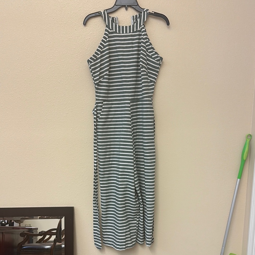 Striped Sleeveless green and white medium jumper